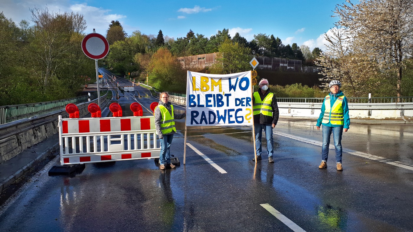 Brücke gesperrt - und kein Radweg in Aussicht