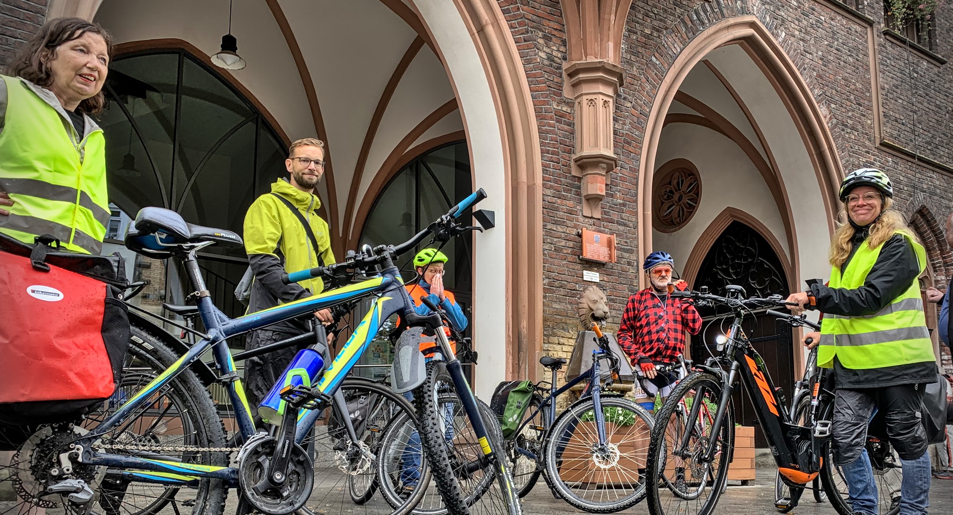 Radweg Jetzt! Befahrung im Sept. 2022, Rathaus- Foto: Willie Beckmann