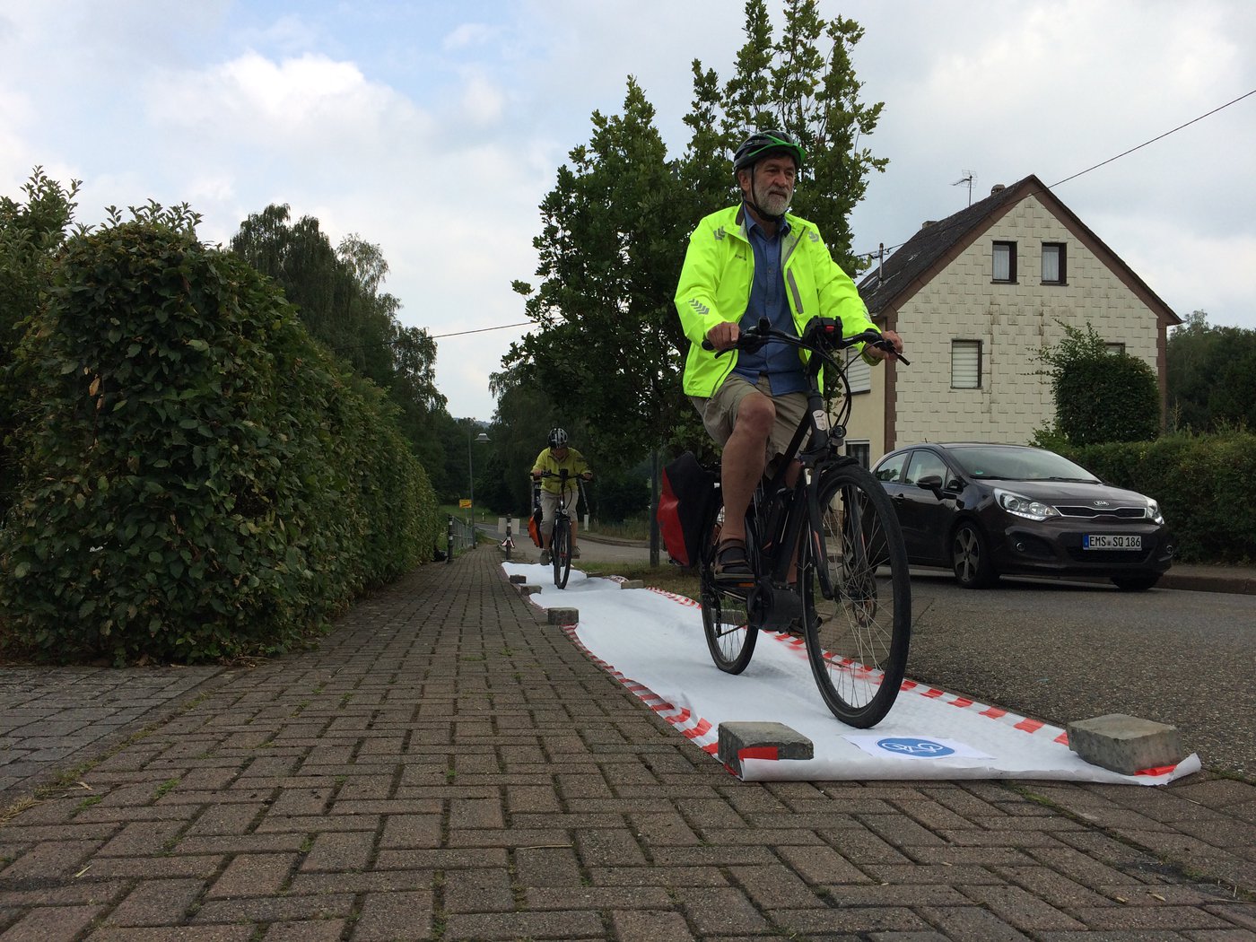 So könnte die Verkehrsinsel am Ortseingang Holler aussehen.