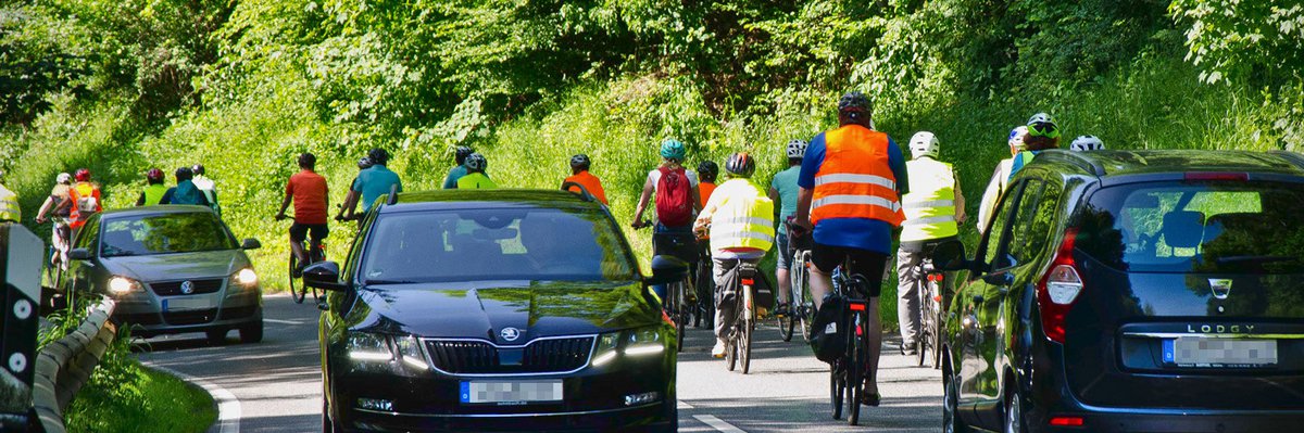 Die Straße ist für Radfahrer gefährlich.