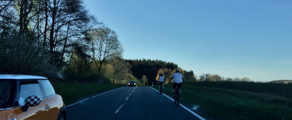 Auf der Straße geht es eng zu!